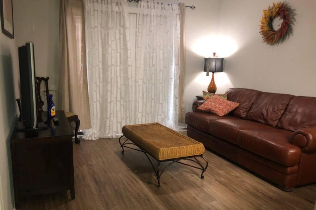 Lovely 1-Bedroom Rental Space With Free Parking 夏洛特 外观 照片