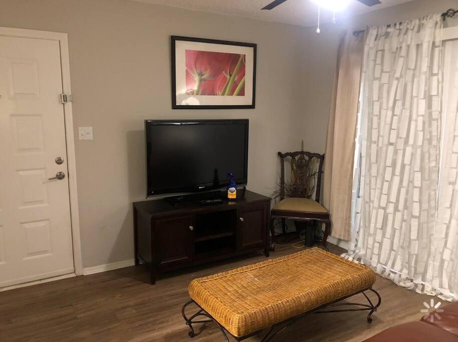 Lovely 1-Bedroom Rental Space With Free Parking 夏洛特 外观 照片